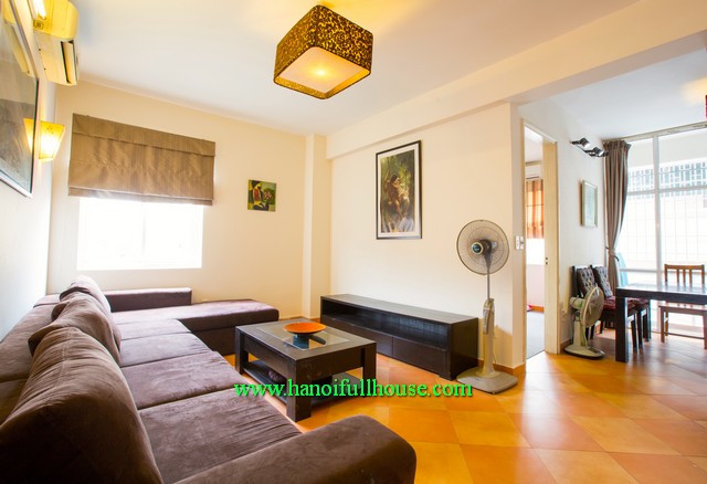 Căn hộ hai phòng ngủ, rộng 90m2, thoáng mát, yên tĩnh ở Quán Thánh cho thuê